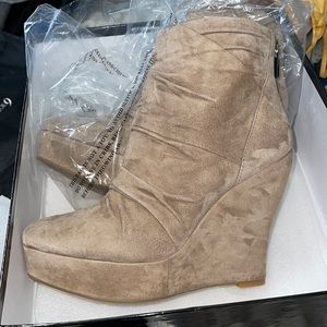 Like new taupe wedges
